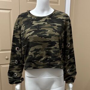 NWT SWEATY ROCKS camo crop top